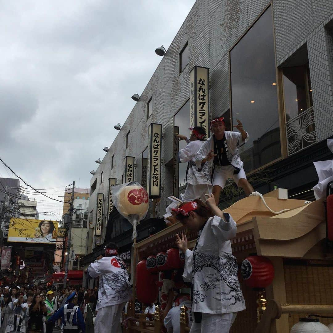 なんばグランド花月さんのインスタグラム写真 - (なんばグランド花月Instagram)「今日は難波八坂神社のお祭りです👍劇場前で太鼓の音が響きます✨夏ですねー🌞 #なんばグランド花月 #難波八坂神社」7月14日 14時53分 - nambagrandkagetsu