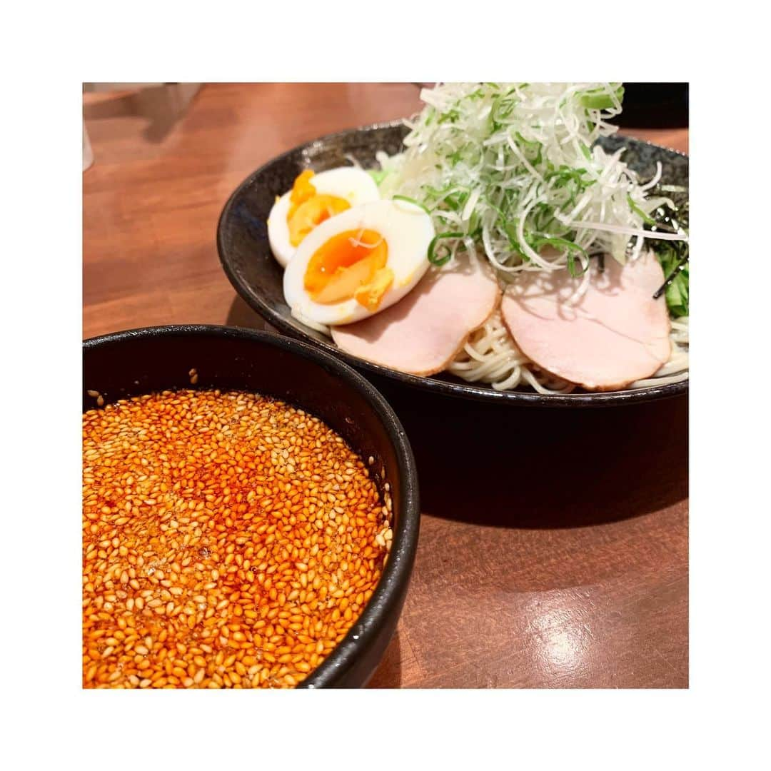 寺本莉緒さんのインスタグラム写真 - (寺本莉緒Instagram)「やっと写真を撮りました笑 .  今日は辛い麺！ 実は広島のつけ麺ってとっても辛いの！ 広島に帰ったら絶対食べます。母にレトルトを買ってきてもらうほど好きです笑 . . 表参道にもあるので是非行ってみてください☺︎ . 辛いのが得意な方は35〜40辛ぐらいで食べてみてください！！ りおは追加で辛さを足しちゃったから覚えてないけど38辛とかだったかな？  #ばくだんや #飯テロ #めしてろ #メシテロ#つけめん」7月14日 15時04分 - lespros_rio