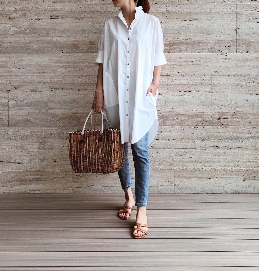 Shokoのインスタグラム：「＊Fashion＊ Weekend relaxed short dress style with the $26 basket bag that I randomly found at a shop when I was strolling around with the baby. ・ Sometimes you have great finds at the most unexpected place. It looks like a straw bag but made of soft plastic so it can be bent, get wet and its very durable. All the things I was looking for in a basket bag. ・ I’ve also done some good shopping for baby stuff so planning to post them on Story later in the afternoon. ・ If it’s irrelevant to you, ignore it, unfollow me... etc etc whateva hahaha. I understand that all these baby stuff may not interest a lot of people. Believe me I was one of them. But life has changed! And so will my Insta.:)」