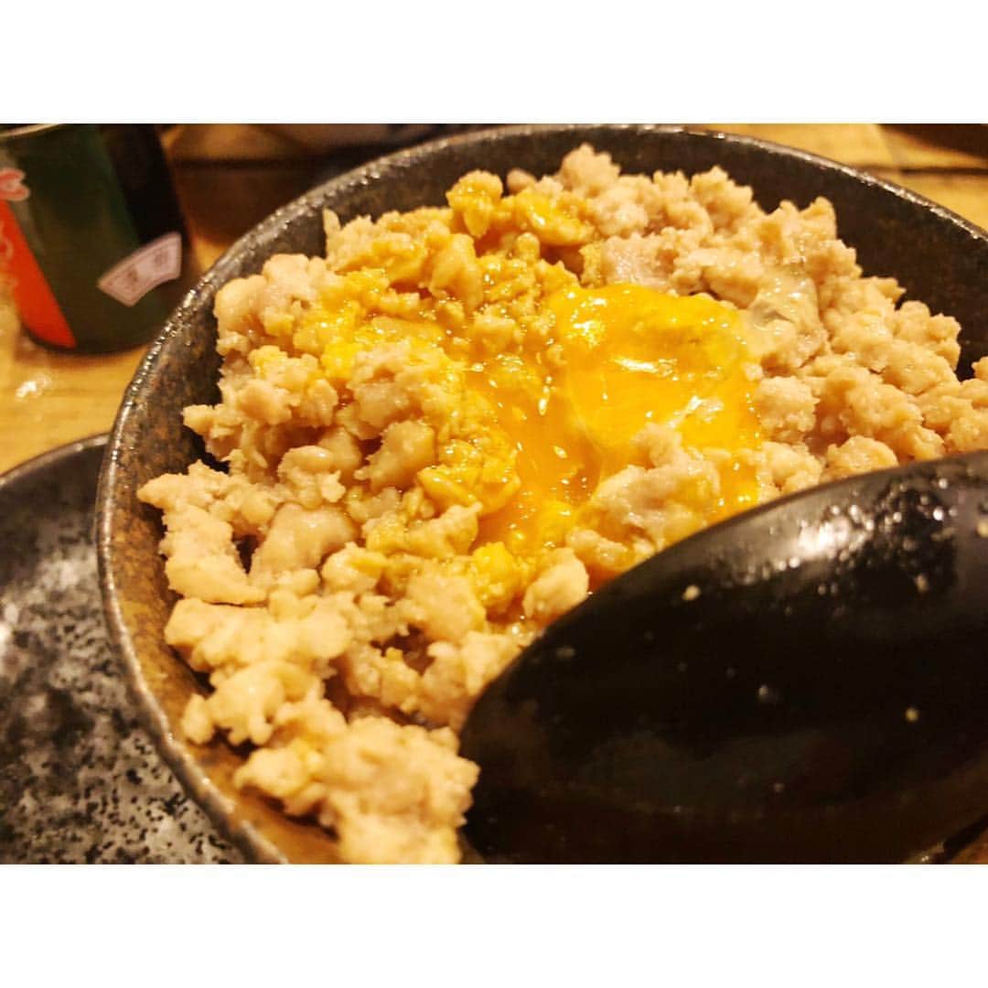 高木沙織さんのインスタグラム写真 - (高木沙織Instagram)「姉さんたちに千葉No.1焼き鳥店と言われる『やのまこと』さんに連れて行ってもらいました🍽 * 2回目の『やのまこと』さん。 1回目も姉さんたちに連れて行ってもらったなぁ☺️ 希少な大動脈も鶏そぼろ丼もいただきました！美味しくて楽しい時間だった！ * 土曜日の夜は好きなものを食べて好きなものを飲んでいい日にしています（日曜日にレッスンがあったらしません）。 土曜日大好きです♥️ * りるちゃんの後ろ姿がかわいすぎる😍 * #三姉妹 #ごはん #ごはん記録 #やのまこと #千葉 #人気店 #千葉グルメ #グルメ #グルメ部  #焼き鳥 #焼鳥 #鳥料理 #鶏そぼろ丼 #土曜日 #土曜の夜 #ピラティス #ヨガ #ヨガインストラクター #food #foodstagram #pilates #yoga #studio #chiba #saturday」7月14日 15時13分 - saori_takagi