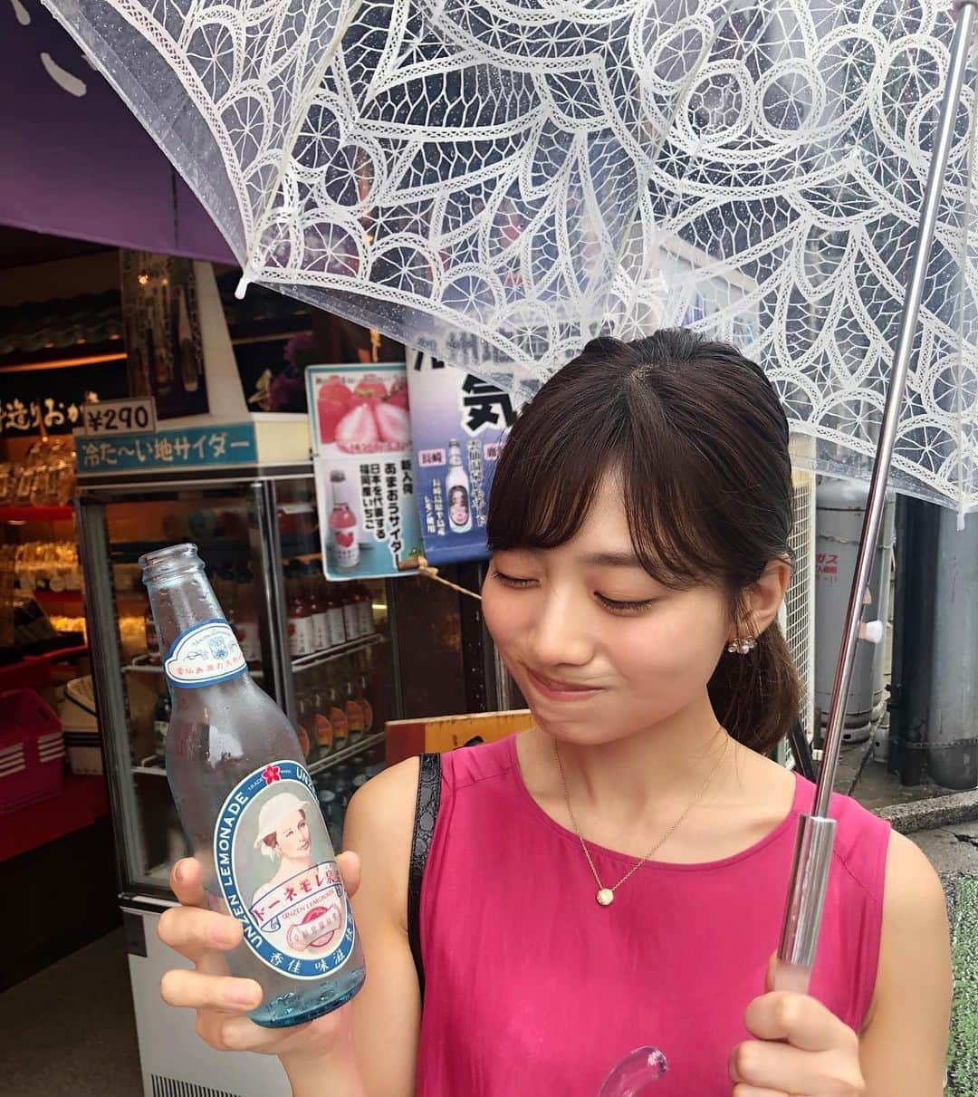 村上奈菜さんのインスタグラム写真 - (村上奈菜Instagram)「炭酸強めのサイダー。 やっぱり太宰府に来たら出来たての梅ヶ枝餅やね🤤❤︎」7月14日 15時05分 - murakami__nana