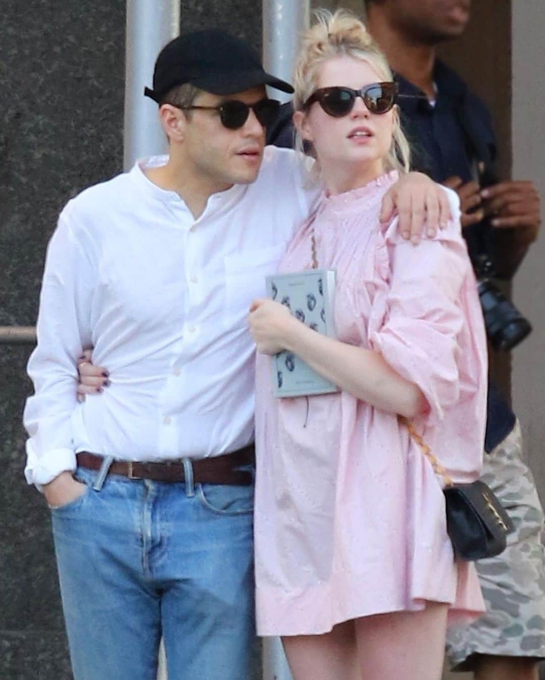 Just Jaredさんのインスタグラム写真 - (Just JaredInstagram)「@ramimalek keeps close to girlfriend @lucyboynton1 as they step out to do some grocery shopping! #RamiMalek #LucyBoynton Photos: Backgrid」7月14日 15時11分 - justjared
