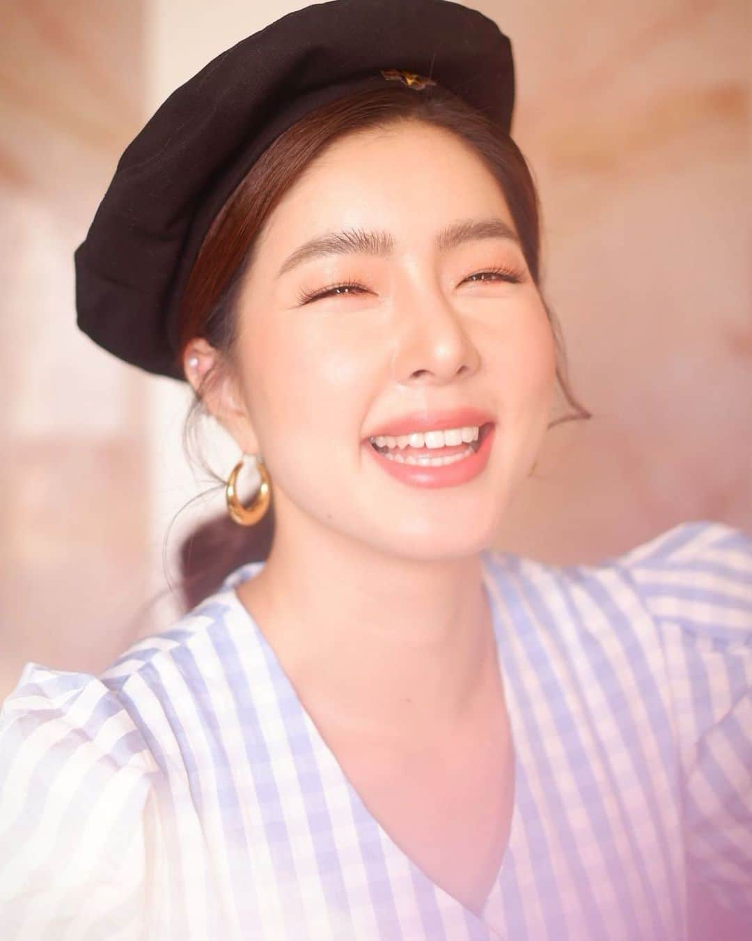 GYEON SEOさんのインスタグラム写真 - (GYEON SEOInstagram)「_* smile baby 🌷 . . MU @minddmakeup  Hair @khantarot_ball」7月14日 15時29分 - queengyeon