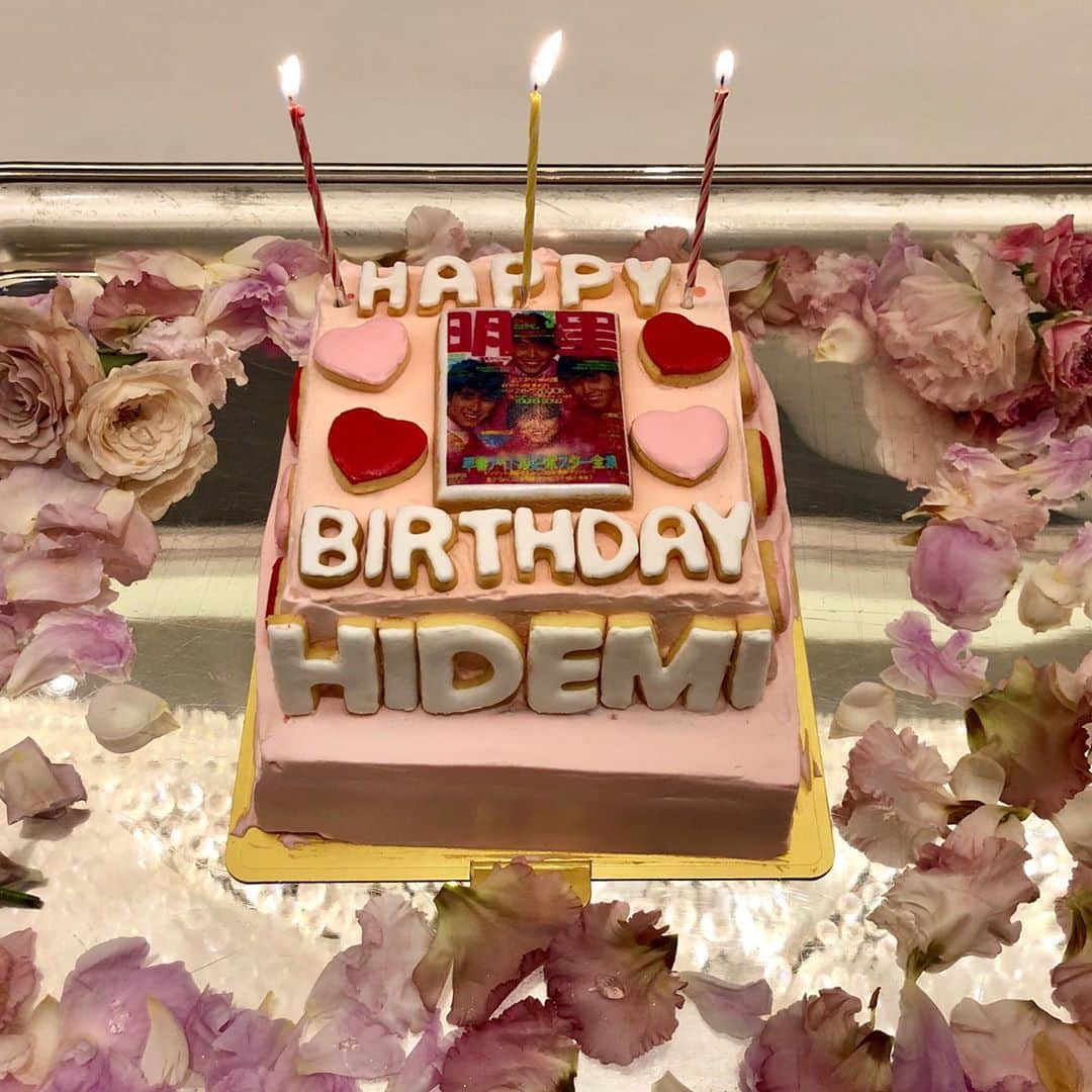 薬丸裕英さんのインスタグラム写真 - (薬丸裕英Instagram)「7月13日 妻の誕生日🎂  #バースデーケーキ #長女が作ったケーキ  #サプライズケーキ  #月間明星  #誕生日プレゼント  #今年のプレゼント #ゴルフクラブセット」7月14日 15時36分 - hirohide.yakumaru