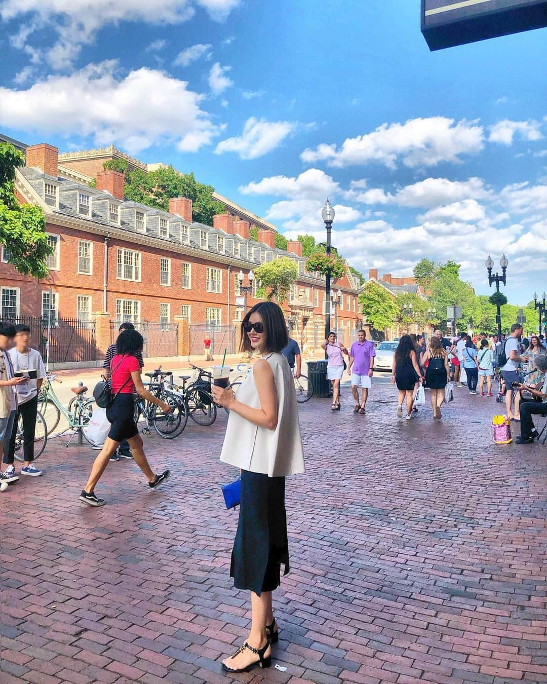 パク・ウンジさんのインスタグラム写真 - (パク・ウンジInstagram)「🇺🇸ʙᴏsᴛᴏɴ  #Harvard university 📍 동상의 발을 만지면 하버드 입학? 설 때문에 발만 빤짝반짝😅」7月14日 15時45分 - egeeparkcom