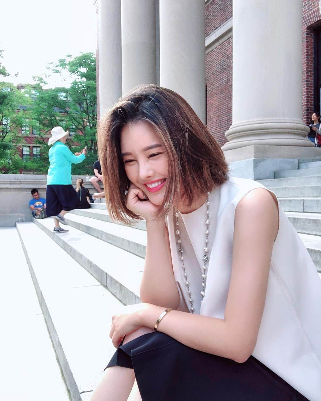 パク・ウンジさんのインスタグラム写真 - (パク・ウンジInstagram)「🇺🇸ʙᴏsᴛᴏɴ  #Harvard university 📍 동상의 발을 만지면 하버드 입학? 설 때문에 발만 빤짝반짝😅」7月14日 15時45分 - egeeparkcom