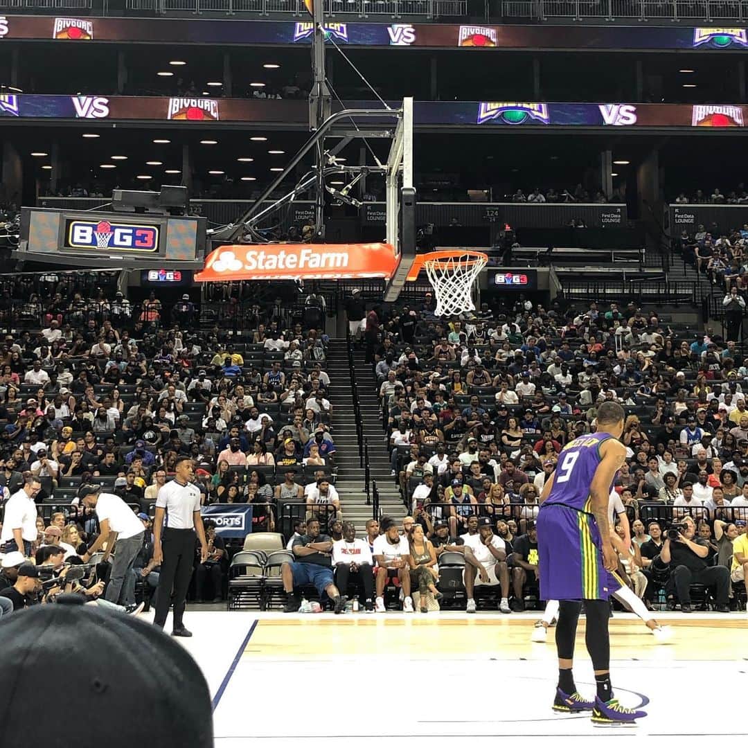 DJプレミアさんのインスタグラム写真 - (DJプレミアInstagram)「SO DOPE TO SEE A PACKED CROWD!!! THANKS @icecube FOR THESE FLOOR SEATS!!! @thebig3 @cbstv SEASON 3 BROOKLYN... Thanks Brother Ron... BIG UP KEEBO... BIG UP STAR... BIG UP WC... Hangin Wit My Day 1'z... @slyfoxnyc @nygz  And BUTTER... #PremierWuzHere」7月15日 2時37分 - djpremier