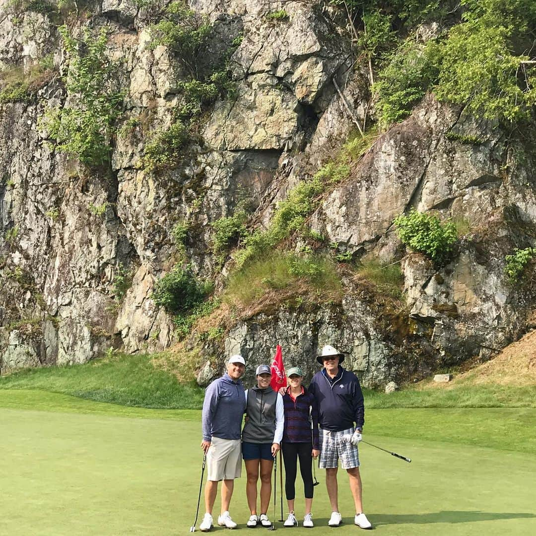 ヴィッキー・ハーストさんのインスタグラム写真 - (ヴィッキー・ハーストInstagram)「Big thank you to Head Professional Marc Gilmore and the rest of the team at Marquette golf club  @golfgreywalls  for an amazing bucket list golf experience. If you're ever in the Upper Peninsula of Michigan, do yourself a favor and play a round at Greywalls. #PureMichigan #Views #LakeSuperior」7月15日 1時16分 - vickyhurst