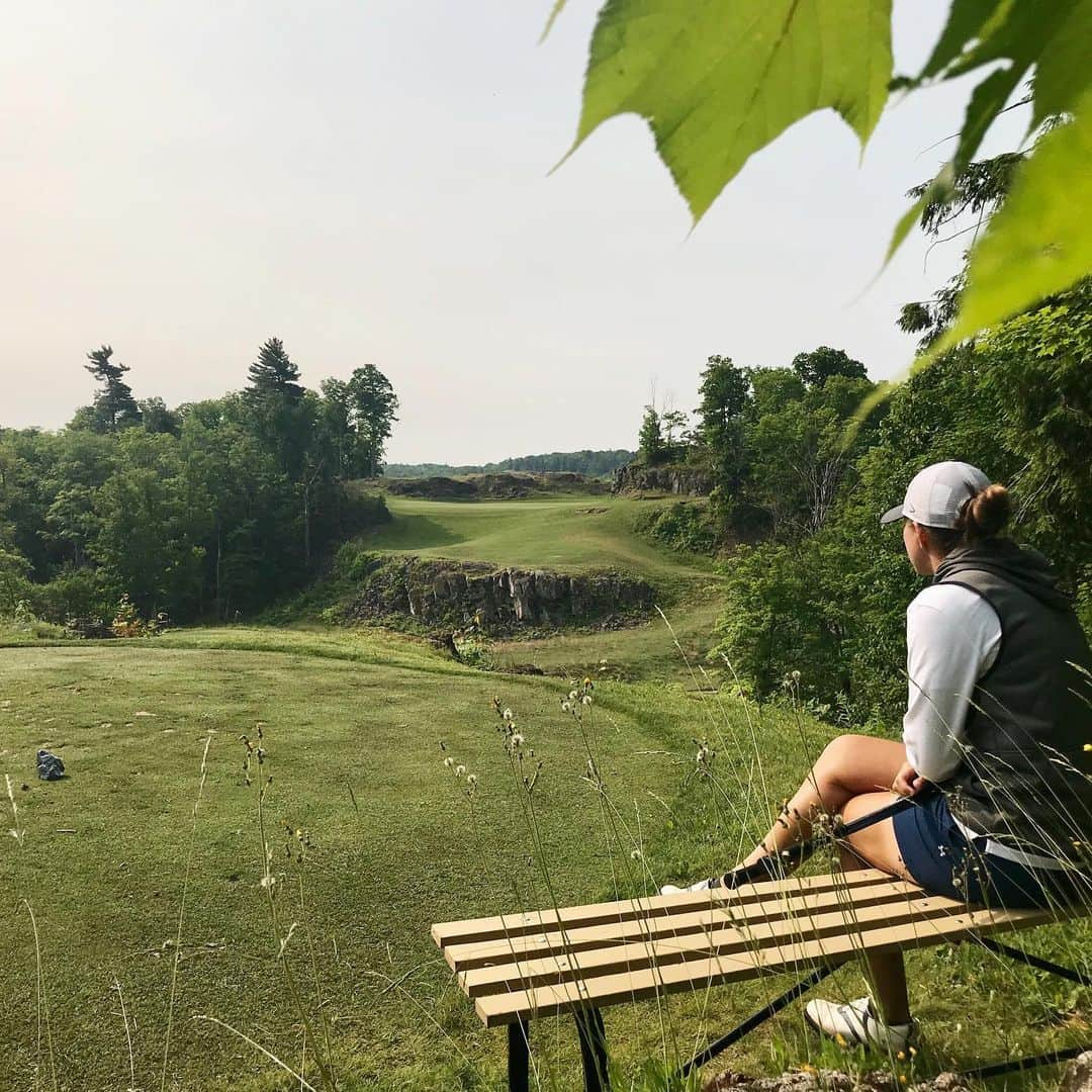 ヴィッキー・ハーストのインスタグラム：「Big thank you to Head Professional Marc Gilmore and the rest of the team at Marquette golf club  @golfgreywalls  for an amazing bucket list golf experience. If you're ever in the Upper Peninsula of Michigan, do yourself a favor and play a round at Greywalls. #PureMichigan #Views #LakeSuperior」