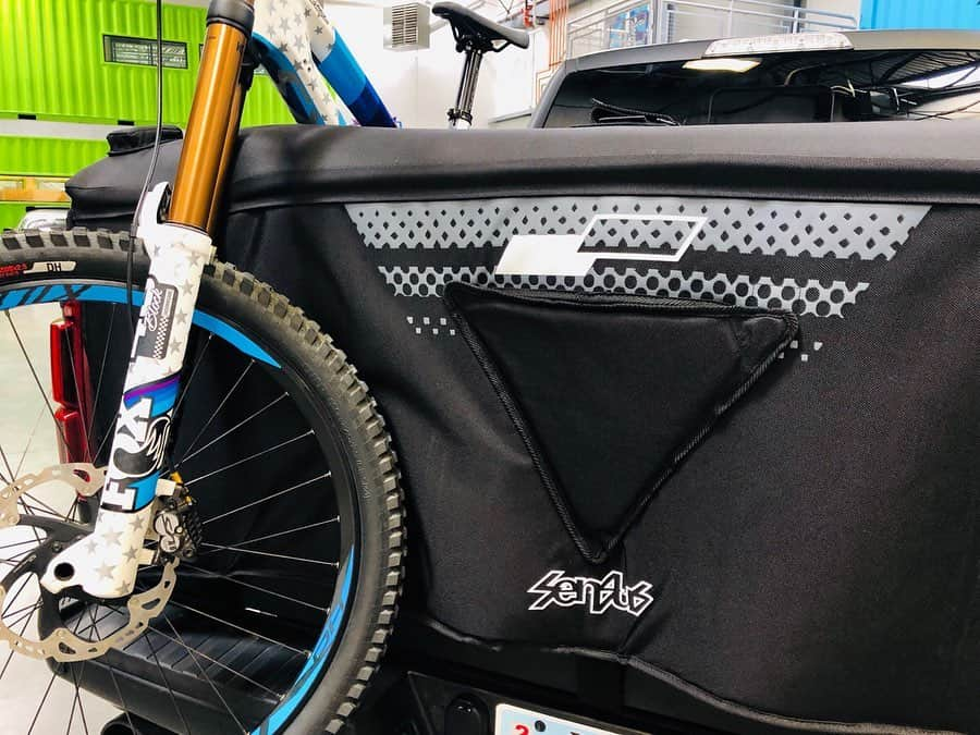 ケン・ブロックさんのインスタグラム写真 - (ケン・ブロックInstagram)「Thanks, @CamZink (and his company @Sensusgrips) for the rad new tailgate pad for my Ford Raptor! This is my preferred way of getting my bikes around from home to mountain/trails, and this pad is really dope. It’s even got a fold out section with magnetic connectors so I can see through my backup camera. #ultimatetailgatepad #SensusGrips #FordRaptor」7月15日 1時12分 - kblock43