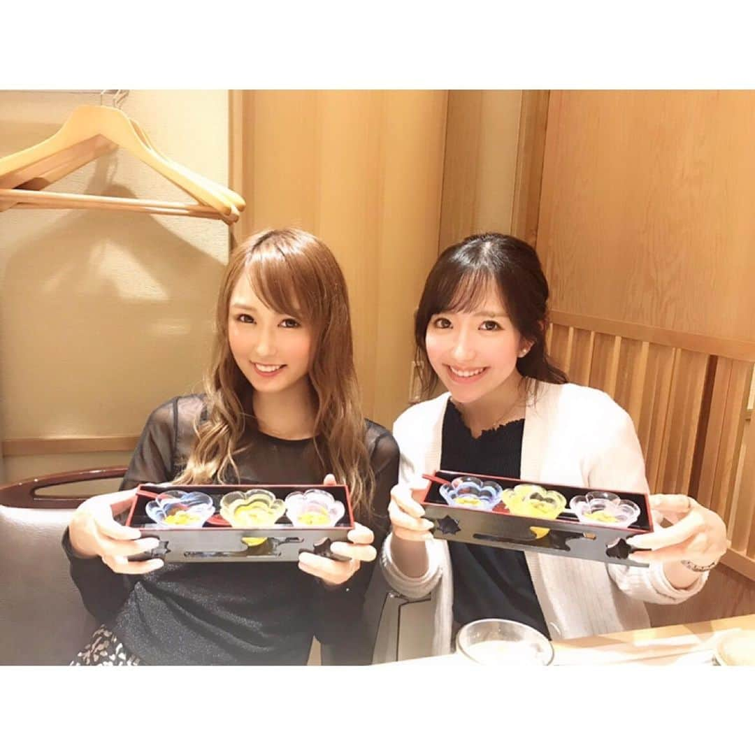 七瀬美月さんのインスタグラム写真 - (七瀬美月Instagram)「三人でタメ会💓 みんな大人になった😽😽😽 . 赤坂の葵さんにお邪魔しました🌟 .  5枚目の雲丹食べ比べ飯テロ🍣✨😘 . .  それから久々のbar DECE 🍸  赤坂見附🌟まったり嗜めるようになって嬉しい♡ 大好きなロングアイランドアイスティーと はじめてのスイカのカクテル🍉呑んだ😘 .  #お鮨#鮨葵#葵#雲丹#sushi#1990#お洒落なbar #夜会#タメ会#寝酒#日本酒#gn#いくら #複数枚投稿#赤坂#ウニの食べ比べ#赤坂見附 #休日の過ごし方#きききりん#名言集#推し」7月15日 1時34分 - yskwask1114