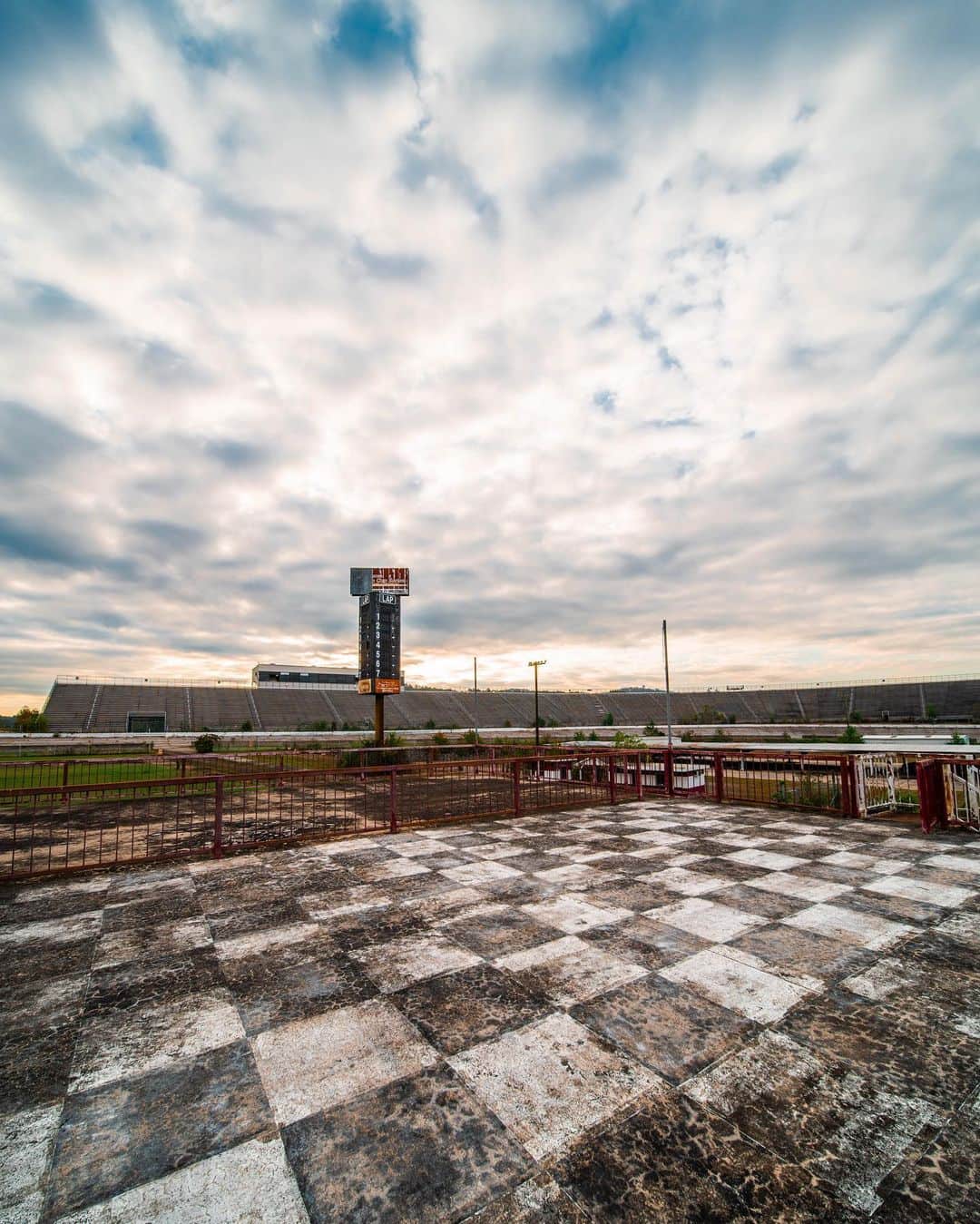 Abandoned Placesさんのインスタグラム写真 - (Abandoned PlacesInstagram)「Abandoned Nascar race track that’s been decaying for the last 8 years 🏎 Photography by @alexplore23」7月15日 1時42分 - itsabandoned