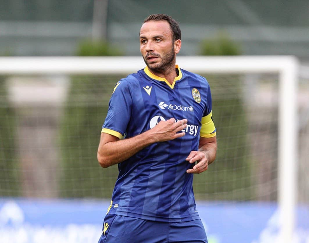 エラス・ヴェローナFCさんのインスタグラム写真 - (エラス・ヴェローナFCInstagram)「💛💙😎 Spalti pieni, esordio delle nuove maglie, due formazioni diverse e tanti gol: buona la prima (12-0) per il Verona in amichevole col Primiero ✌️#Primiero2019 _______________________________________________⚽️⚽️⚽️⚽️ @pazzini ⚽️⚽️⚽️ @lubot11 ⚽️⚽️ @samueldicarmine ⚽️ @mattiazaccagni20_ ⚽️ @danielbessa ⚽️ @maxkumbulla」7月15日 1時46分 - hellasveronafc