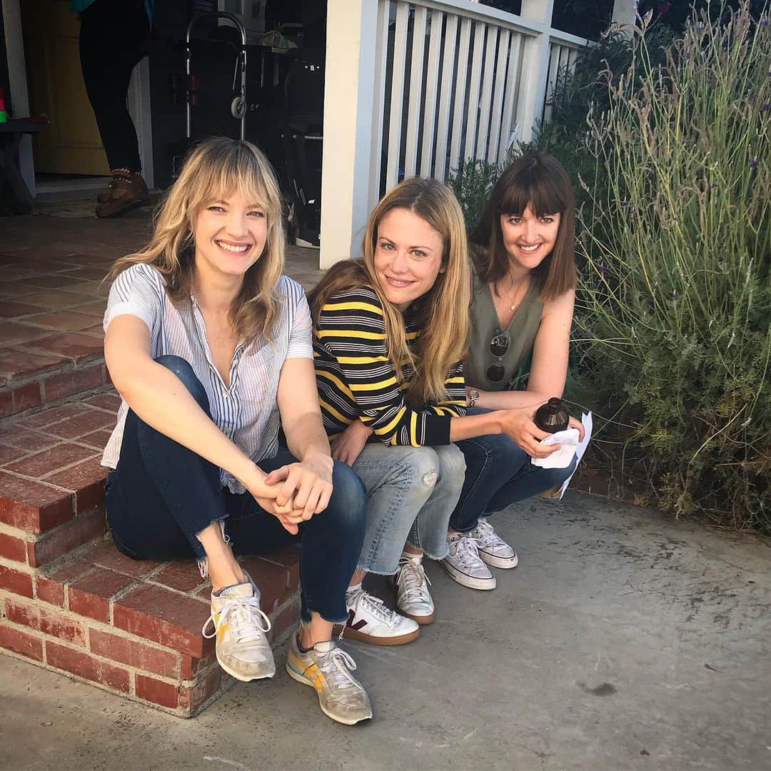 クレア・コフィーのインスタグラム：「would/will follow these two to the ends of all the earths! #femalefilmmakerfriday #BlockstheFilm @slaysman @bridget.moloney」