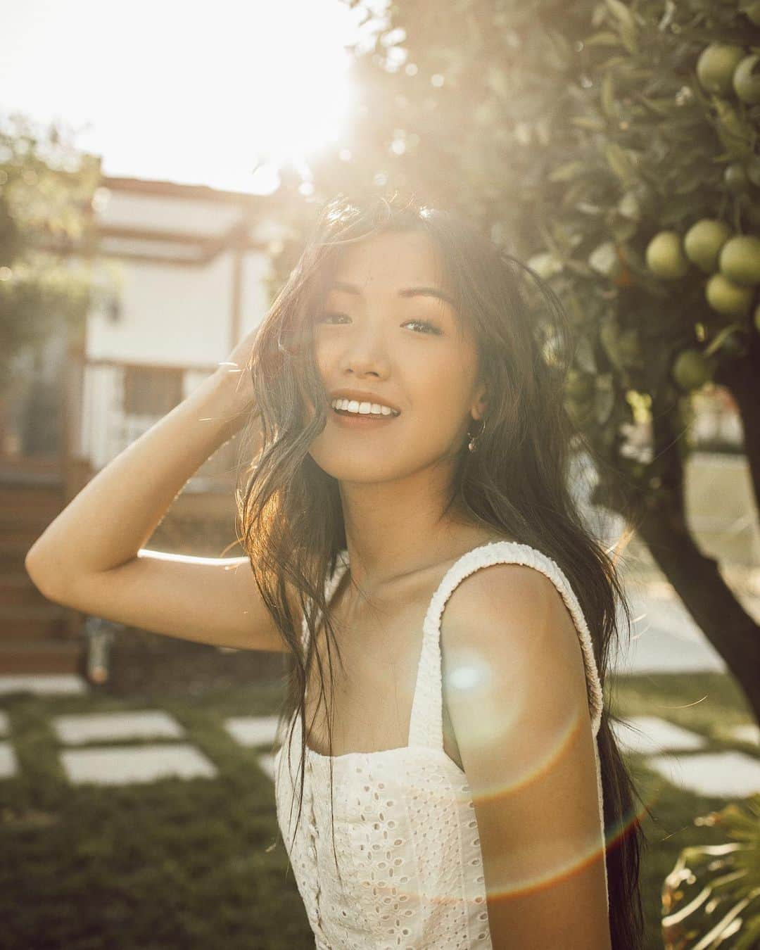 W E Y L I Eさんのインスタグラム写真 - (W E Y L I EInstagram)「Golden hour ⛅️ As the sun was setting yesterday, I looked out the window & called out to Wah “the lighting is so nice outside! Let’s take some photos!” We grabbed the camera, Wah slipped on his slippers while still in his MUJI pj’s (y’all already know which one I’m talking about 😂) and we snapped away. I love how these turned out & I love that it was just right in my backyard! Also, how is my hair getting this long?! 2 years ago, I had broken off chin length hair & here we are today. They are almost the length of my @naturalbeadedrowsextensions. This method of hair extensions is truly the best. I was able to grow out my natural hair while I had these extensions in with little to no breakage. You can go to @dkwstylingsalon to see my before photos. Hair done by @amanda.dkwstyling 💫 #naturalbeadedrowsextensions #nbrextensions #dkwstylingsalon #dkwstyling #nbr」7月15日 1時55分 - weylie