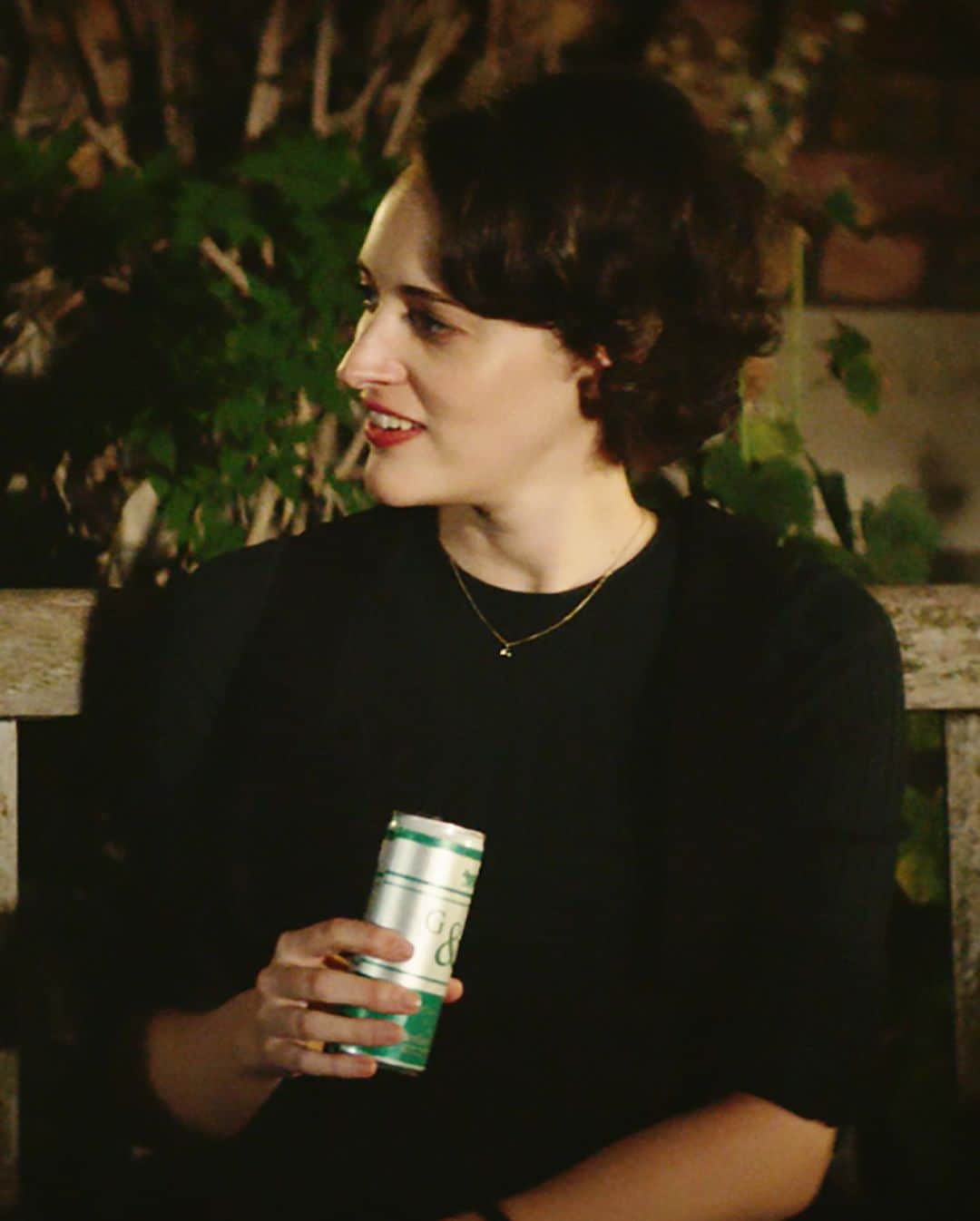Amazon Videoさんのインスタグラム写真 - (Amazon VideoInstagram)「If you’re wondering how you can properly celebrate Phoebe Waller-Bridge’s birthday. (Psst, the answer is canned gin & tonics).」7月15日 2時06分 - primevideo