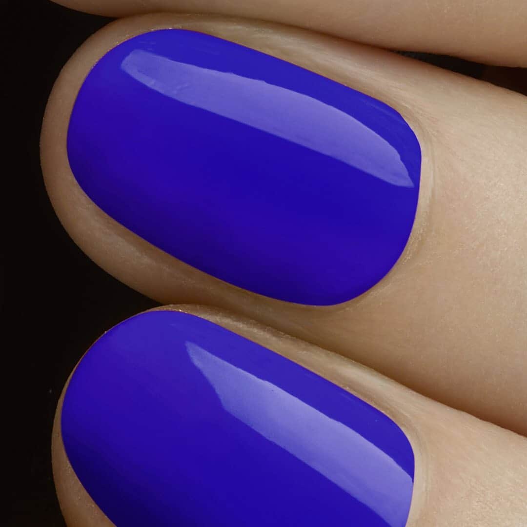 Yves Saint Laurent Beautyさんのインスタグラム写真 - (Yves Saint Laurent BeautyInstagram)「Frenchie from the lips to the fingertips...🇫🇷 LA LAQUE COUTURE in N°18 BLEU MAJORELLE #yslbeauty #lalaquecouture #bastilleday」7月15日 2時06分 - yslbeauty