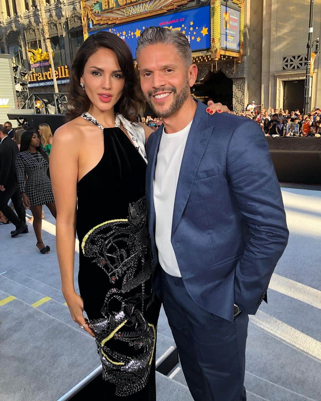 Rodner Figueroaさんのインスタグラム写真 - (Rodner FigueroaInstagram)「So good to see you gorgeous @eizagonzalez at the world premiere of @hobbsandshaw in Hollywood!!! #eizagonzalez #hobbsandshaw #rodnerfigueroa #telemundo #alrojovivo #arv #dolbytheatre」7月15日 2時07分 - rodnerfigueroa