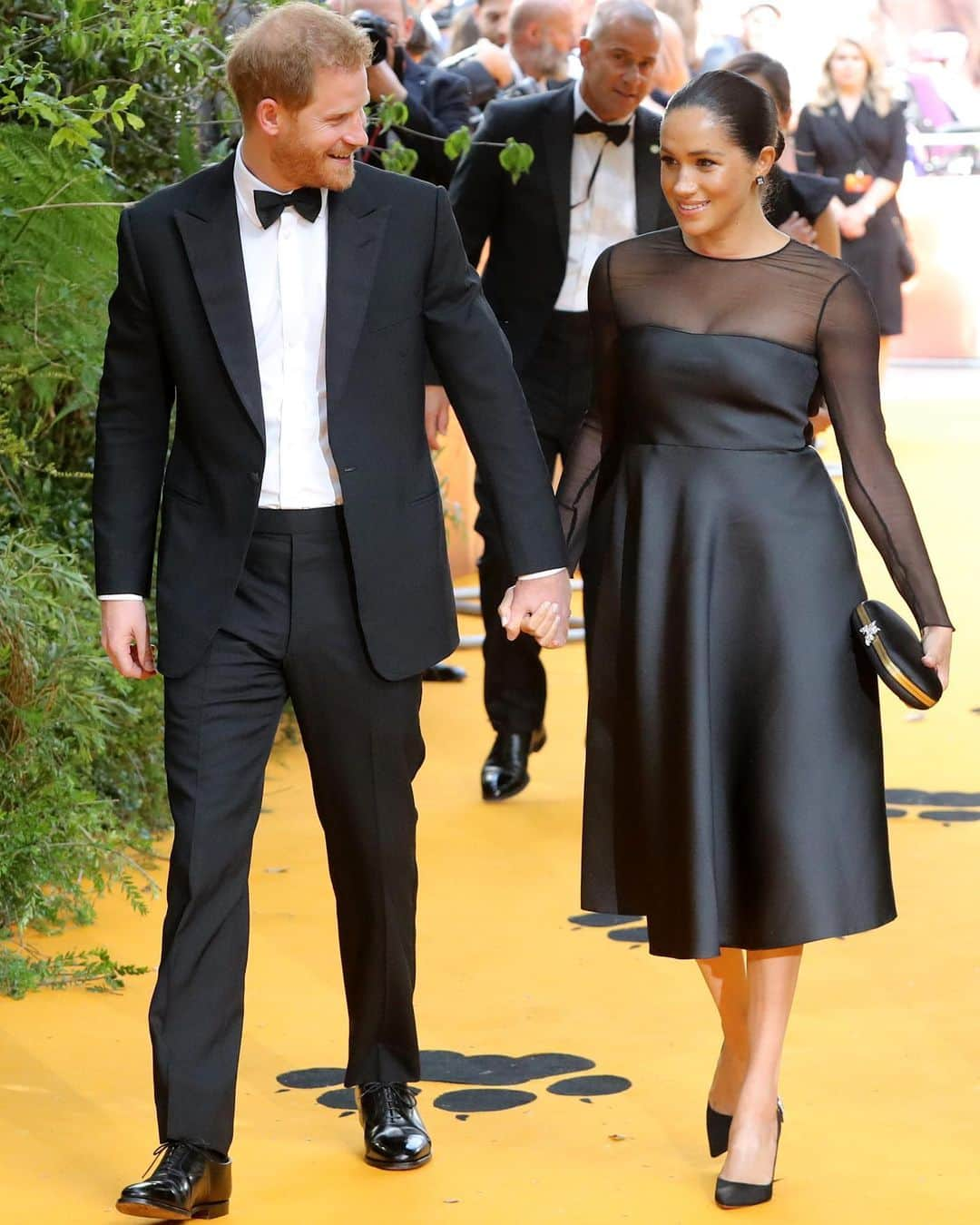 ELLE UKさんのインスタグラム写真 - (ELLE UKInstagram)「Hakuna Matata! Prince Harry and Meghan Markle have arrived at The Lion King premiere in London 🦁 LINK IN BIO」7月15日 2時14分 - elleuk