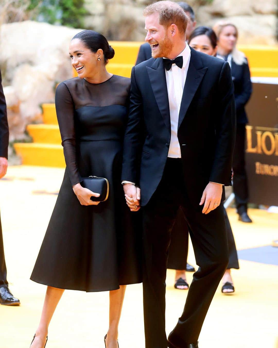 WHO WHAT WEARさんのインスタグラム写真 - (WHO WHAT WEARInstagram)「Mom and dad’s night out. ❣️ Harry and Meghan attend the UK premiere for The Lion King in London today.  photo: getty images」7月15日 2時22分 - whowhatwear