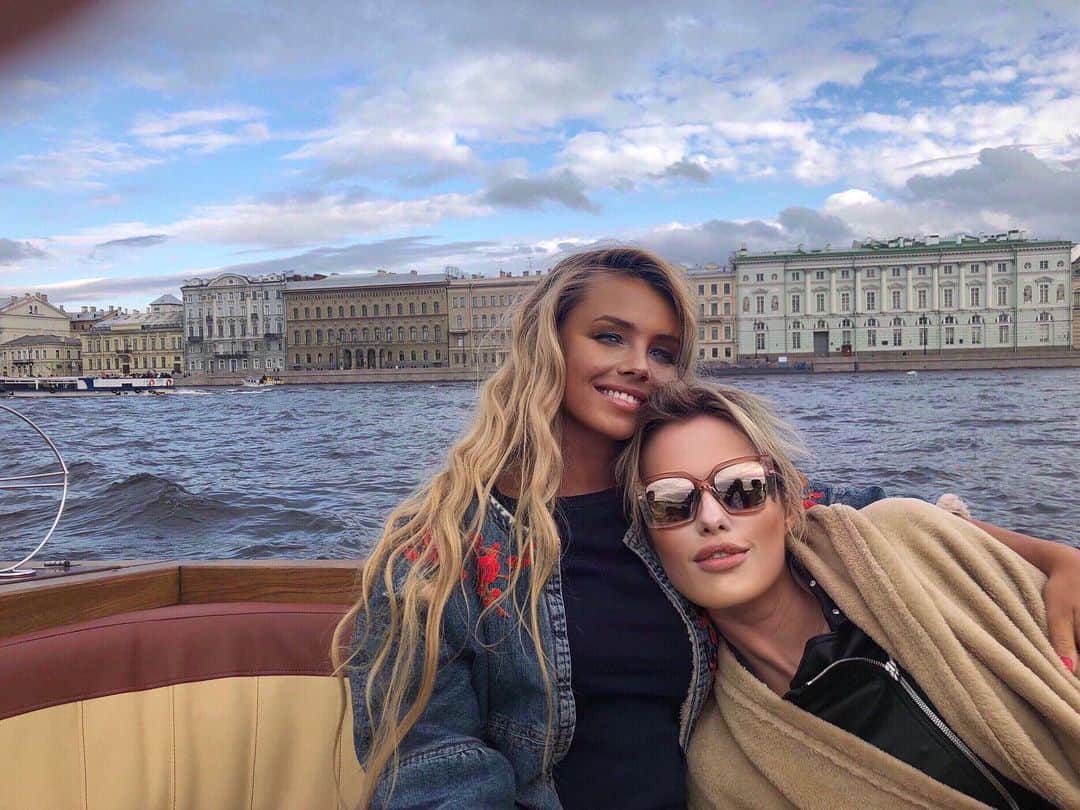 Kristina Kots Gotlibさんのインスタグラム写真 - (Kristina Kots GotlibInstagram)「Моя ты близняшка-тройняшечка 👀#близняшкикороль #белыеночи #фестивальбелыеночи #кристинакоцготлиб #санктпетербург」7月15日 2時23分 - kristinakotsgotlib