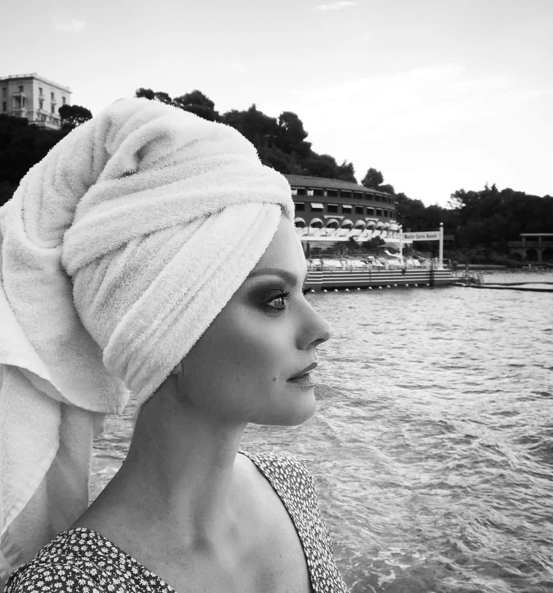 フランツィスカ・クヌッペさんのインスタグラム写真 - (フランツィスカ・クヌッペInstagram)「Just finished a fab and very quick shooting with @vanessavonzitzewitz ❤️💋✨🌊📸 at the @montecarlobeach  #blessed #lovemyjob #enjoylife #everysecond #montecarlo 🇲🇨」7月15日 2時29分 - franziskaknuppe