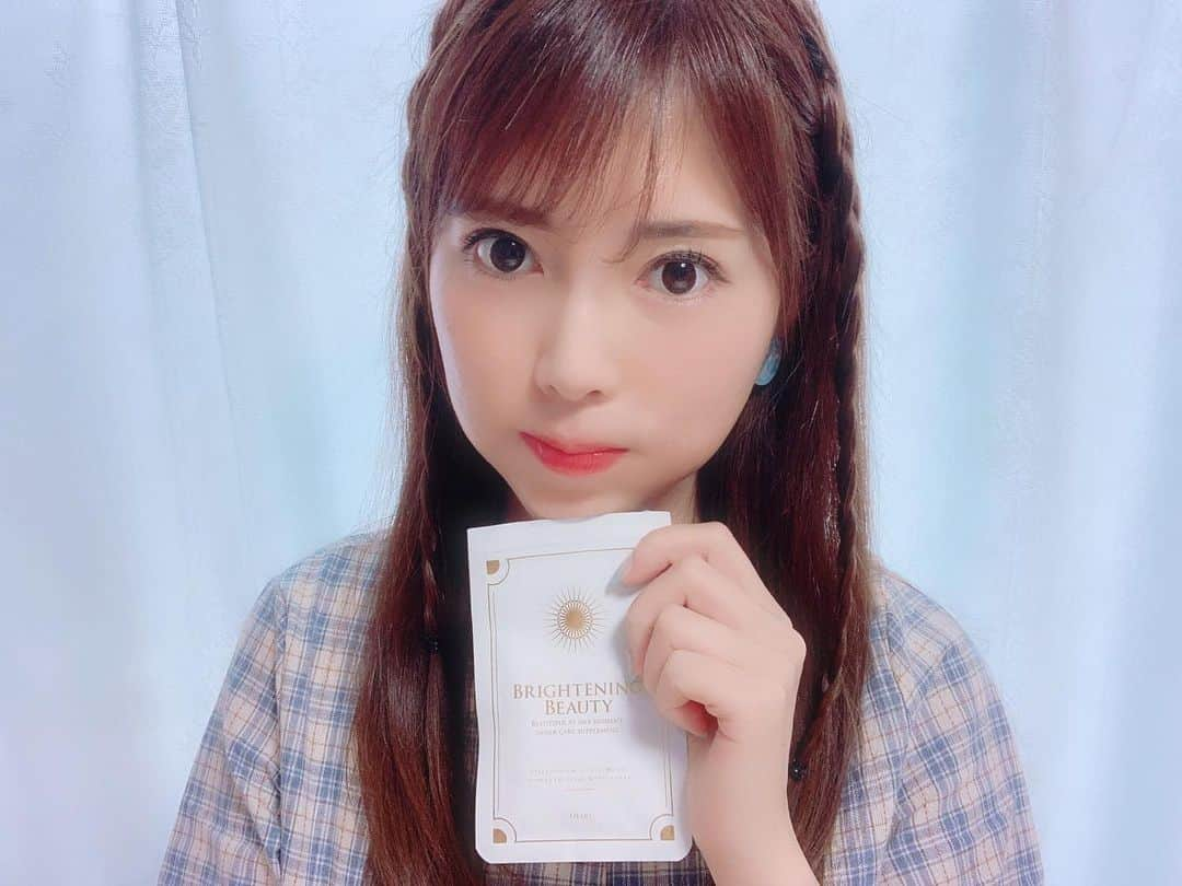 さわいえりさんのインスタグラム写真 - (さわいえりInstagram)「飲む日焼け止め💓  今年は紫外線に当たる機会が多いから、 飲む日焼け止めも欠かせない👶  このブライトニングビューティーは、 ブライトニングパインって成分が入っていて、 シミなどの抑制、抗シワなど、肌トラブルを防いでくれるサプリメントなの✨  外に出る前に必ず飲んでるよ♪ 2ヶ月分あるから、この夏はこれで乗り切れそうです💫 ・ ・ ・ ・ ・ ・ ・ ・ ・ ・ ・ ・ ・ ・ #BrighteningBeauty #ブライトニングビューティー #飲む日焼け止め #日焼け止めサプリ #美白 #美肌 #美容 #ブライトニングパイン #日焼け対策 #美意識#日焼け止め#サプリメント#美容#美容好き#美容好きな人と繋がりたい#美意識高い人と繋がりたい#美意識向上#美白ケア#美白効果#シミ#シワ#紫外線対策#肌トラブル#コスメ#メイク」7月14日 17時42分 - beauty_eri7