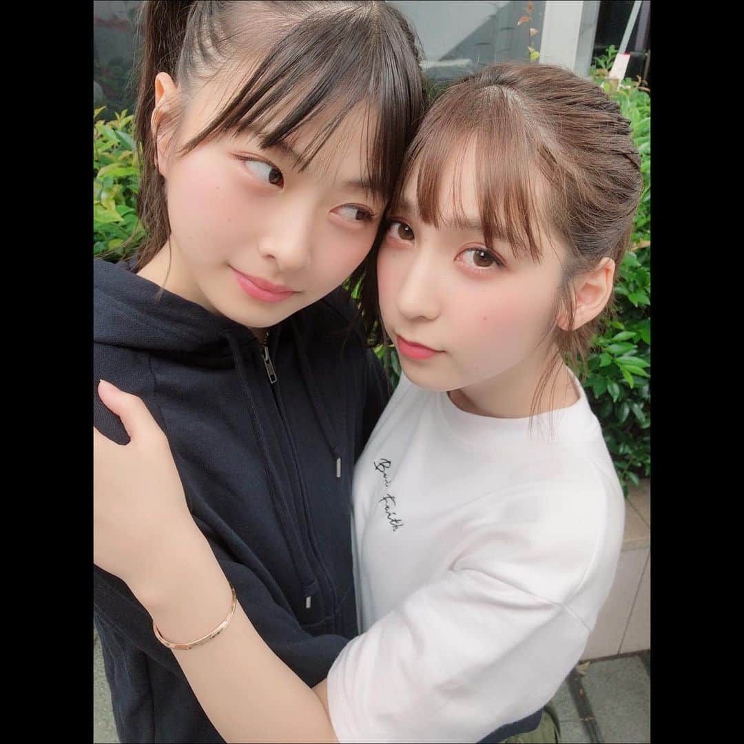 松岡はなのインスタグラム：「なっちゃん。 優しいお姉ちゃん🌼 #松岡姉妹 #なっちゃんのお顔可愛いすぎん？」