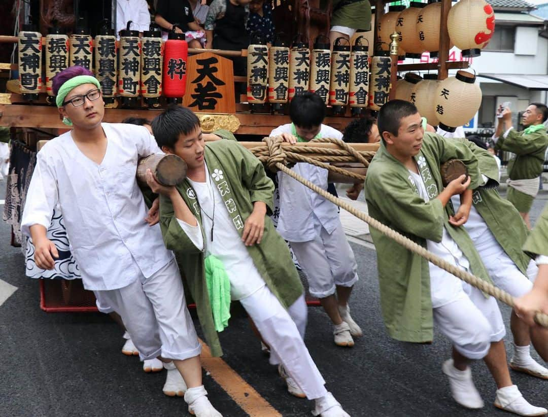 さいたまつりさんのインスタグラム写真 - (さいたまつりInstagram)「幸手市で開催の「幸手夏祭り」﻿ ﻿ 花山に向けて各町会の山車の曳き回しにも熱が入ってきましたっ♫  さぁ！幸手夏祭りはこれからが本番ですっ！  花山優勝の座はどの町会に！？一瞬一瞬が見逃せませんっ！ ﻿ #さいたまつり #山車 #花山  #埼玉 #festival  #祭り #saitamatsuri #お祭り #写真好きな人と繋がりたい #ファインダー越しの私の世界 #お祭り写真 #お祭り写真部 #幸手 #satte #幸手夏祭り #夏祭り #japan」7月14日 17時37分 - saitamatsuri