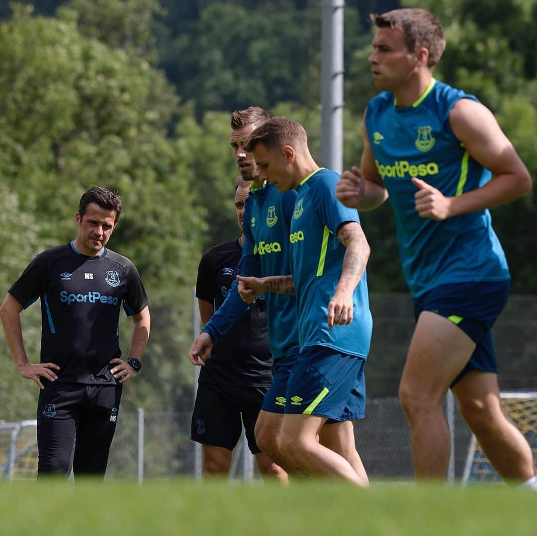 エヴァートンFCさんのインスタグラム写真 - (エヴァートンFCInstagram)「Swiss strolls... and sprints! 😅 • • • #everton #efc #switzerland #bagnes #alps #training #altitude #epl #pl #premierleague」7月14日 17時44分 - everton