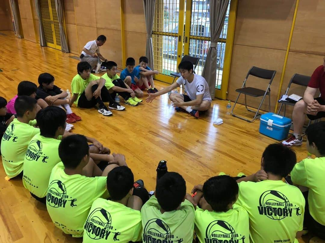 平田亮介さんのインスタグラム写真 - (平田亮介Instagram)「岐阜県土岐市の中学バレーボールクラブの東濃VICTORYさんと交流させて頂きました！素晴らしい機会、おもてなしをありがとうございました🙇🏻‍♂️🙇🏻‍♂️ #東濃VICTORY」7月14日 17時49分 - ta_ka_y