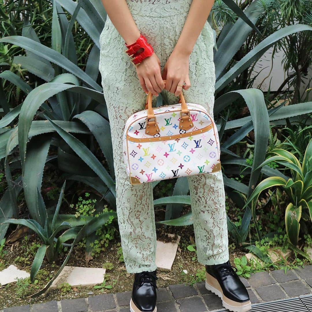 Vintage Brand Boutique AMOREさんのインスタグラム写真 - (Vintage Brand Boutique AMOREInstagram)「Louis Vuitton × Takashi Murakami Multicolore Trouville handbag.  #lvmulticolor  Free Shipping Worldwide✈️ DM for more information ≫ ≫ ≫✉️ info@amorevintagetokyo.com  #ヴィンテージ #ルイヴィトン#ヴィンテージルイヴィトン#ヴィンテージヴィトン #モノグラム #エピ #ダミエ #ヴィンテージブランドブティック #アモーレ #アモーレトーキョー #表参道 #東京 #青山  #vintage #louisvuitton #LV #LVvintage #vintagelouisvuitton  #vuitton #damier #monogram #vintagebrandboutique #amoretokyo #amorevintage」7月14日 17時55分 - amore_tokyo