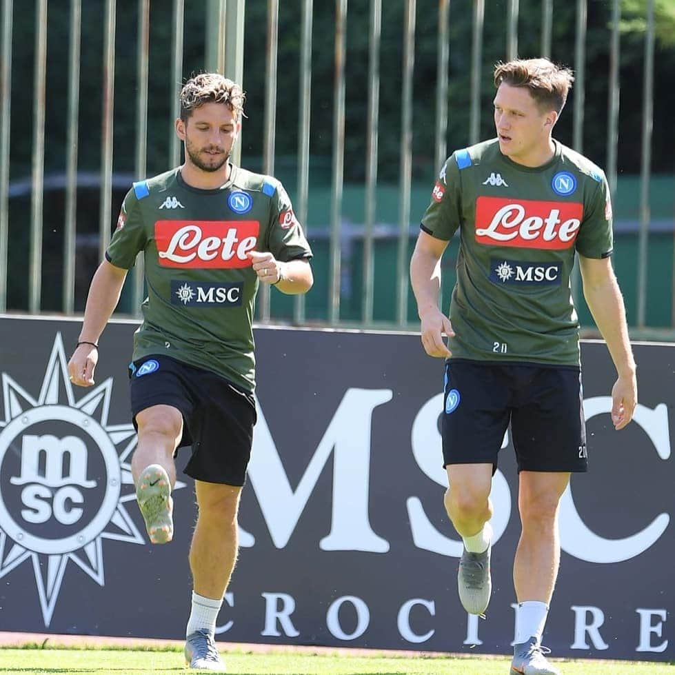 SSCナポリさんのインスタグラム写真 - (SSCナポリInstagram)「Morning training 🌞⛰️ #ForzaNapoliSempre 💙」7月14日 17時57分 - officialsscnapoli