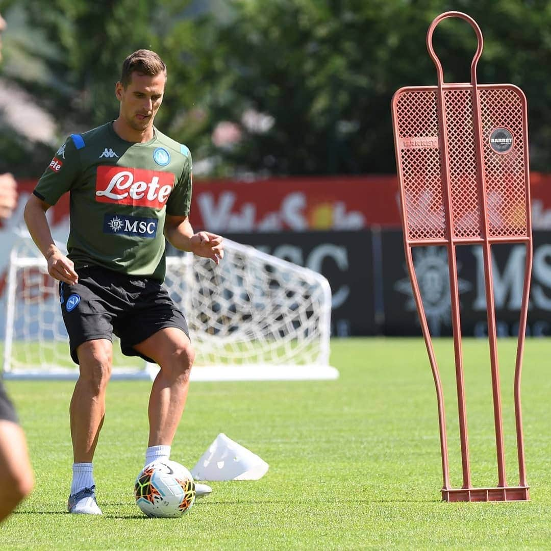 SSCナポリさんのインスタグラム写真 - (SSCナポリInstagram)「Morning training 🌞⛰️ #ForzaNapoliSempre 💙」7月14日 17時57分 - officialsscnapoli