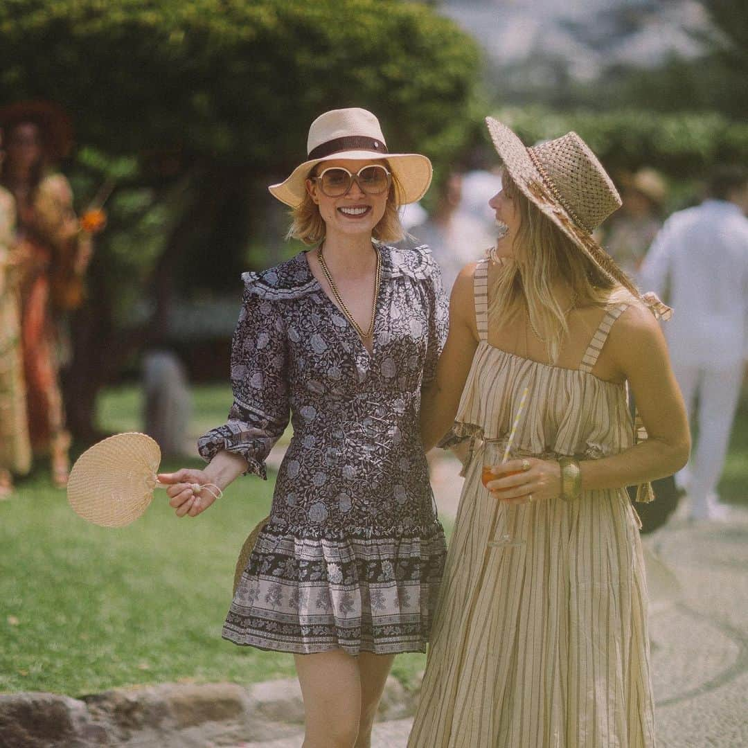 ジマーマンさんのインスタグラム写真 - (ジマーマンInstagram)「Sunday Sun: @bellaheathcote wears our Amari Corset Short Dress and @ashleyhart wears our Suraya Bronze Stripe Tie Top and Draw Flare Skirt from Summer Swim 19. #summerswim19 #zimxcapri #zimmermann」7月14日 17時58分 - zimmermann