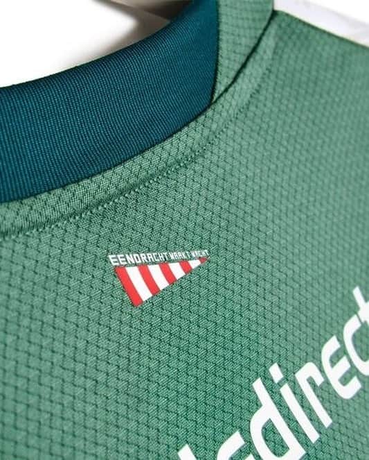 PSVアイントホーフェンさんのインスタグラム写真 - (PSVアイントホーフェンInstagram)「👕 - - - 👀 Third kit release —> Wednesday 🤩 Do you like this color? 😏 #EendrachtMaaktMacht」7月14日 18時01分 - psv