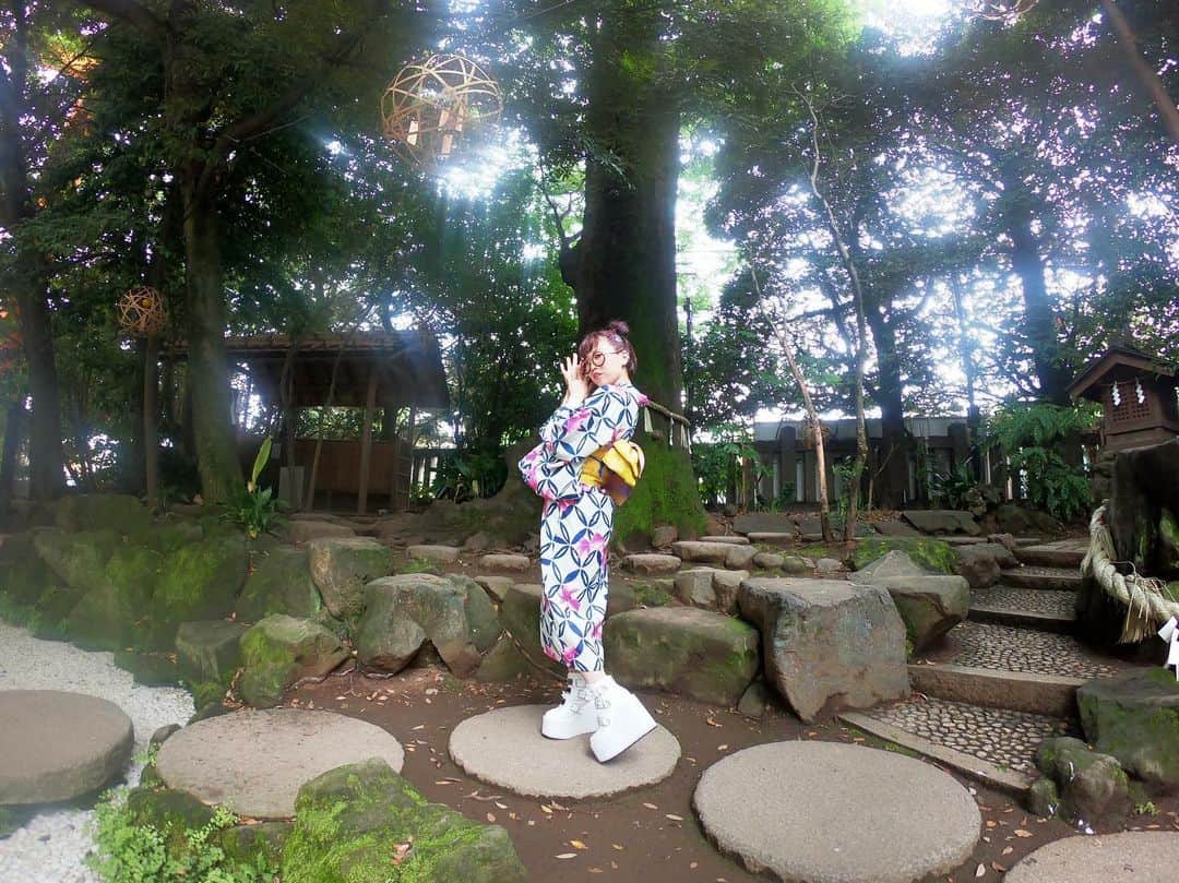 RINGOのインスタグラム：「🍣👘🇯🇵 #浴衣 #浴衣コーディネート #japan #japantrip #goproのある生活 #gopro7 #gopro #demoniashoes #cordinate #着物 #yukata #kimono」