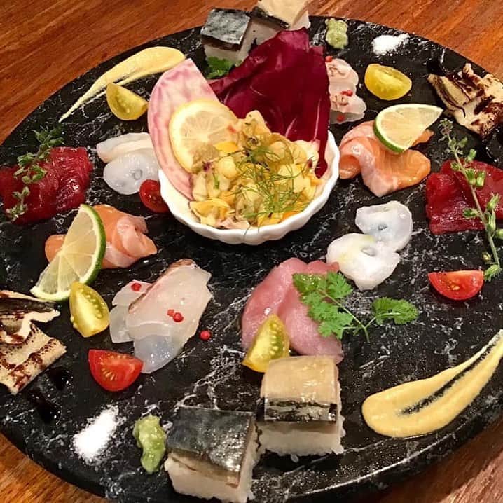 のインスタグラム：「【究極のカルパッチョ】 ¥980(税抜)が定価ですが 何と日曜日と月曜日は 半額の¥490(税抜)です！ #究極のカルパッチョ#半額#UOKIN#uokingroup#京橋#秋葉原#五反田#新宿#歌舞伎町#神楽坂#飯田橋#吉祥寺#池袋」