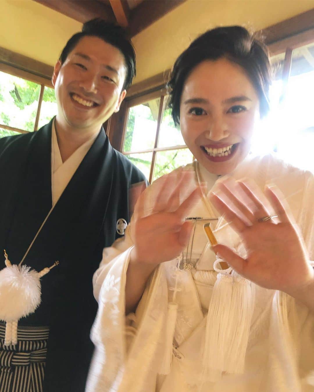 野尻美穂のインスタグラム：「きれいでかわいすぎる花嫁👰 雨もより一層素敵にしてくれてたなぁ。 幸せお裾分けいただいた😚❤️ おめでとあまもっちゃん💕 #みちひこいいやつ #ナノチームと一緒 #金の猫」