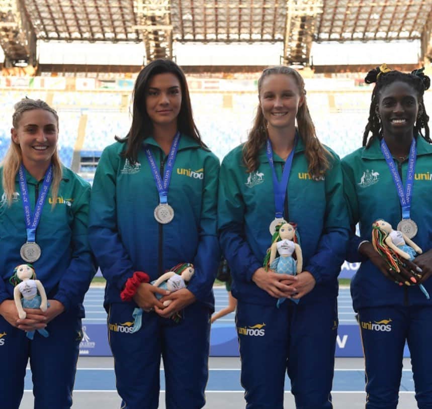 ライリー・デイのインスタグラム：「Even tho my 200 didn’t go the way I planned, I’m so happy to come away with a silver in the 4x100 with ma girls. So proud & love you all 🌸」