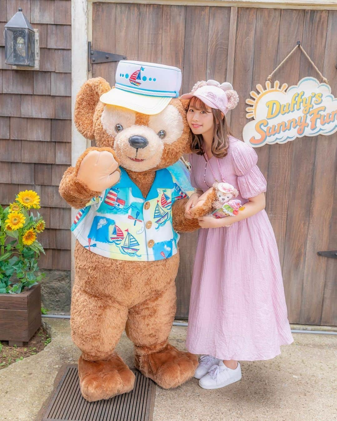 SHIHORINさんのインスタグラム写真 - (SHIHORINInstagram)「🧸🌻💕﻿ ﻿ ﻿ やっとやっと念願の😭💕💕💕💕﻿ サニーファン衣装のダッフィーに﻿ 会いに行ってきた〜〜🐻😍💕﻿ 可愛くて可愛くてもうにやけがとまらない🥺💕﻿ ﻿ 早起き頑張って朝一で整理券もらいにいって、﻿ 2回会いに行けたよ☺️🧸💕幸せだった〜🤣💕💭﻿ ﻿ ﻿ #shihorin__disney #disneysea#tokyodisneysea#duffyandfriends #duffy#shelliemay#duffyssunnyfun#disneycode#ダッフィーのサニーファン#サニーファン #ディズニー #ディズニーシー #東京ディズニーシー #東京ディズニーリゾート #ダッフィー#ケープコッド#シェリーメイバウンド#ディズニーバウンド#シェリーメイコーデ#キャラグリ#キャラクターグリーティング#ダッフィー#ダフグリ#ダッフィーグリ#ダッフィーグリーティング」7月14日 18時28分 - shihoriiin49