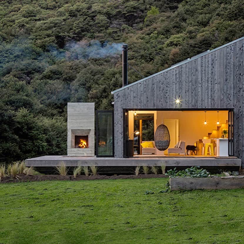 Architecture - Housesさんのインスタグラム写真 - (Architecture - HousesInstagram)「Back Country House in #newzealand by LTD Architectural Design Studio . 📸 @jo_smith_photographer .  #luxury #luxuryhome #architect #luxuryhouse #arquitectura #luxurylife #luxurylifestyle #instadaily #homes #homestyle #instagood #homestyling #architecture #architectureporn #design #modern #architects #interiordesign #instahome」7月14日 18時31分 - _archidesignhome_