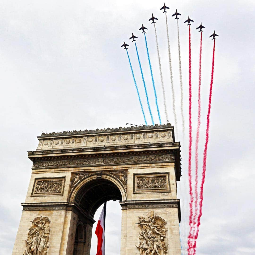 パリ・サンジェルマンFCさんのインスタグラム写真 - (パリ・サンジェルマンFCInstagram)「🤗🇫🇷✈️ . Happy #BastilleDay everyone ! Bonne fête nationale à tous ! . 🔵⚪️🔴 #14juillet #ICICESTPARIS #AllezParis #VivelaFrance #PSG #Paris #Football」7月14日 18時37分 - psg