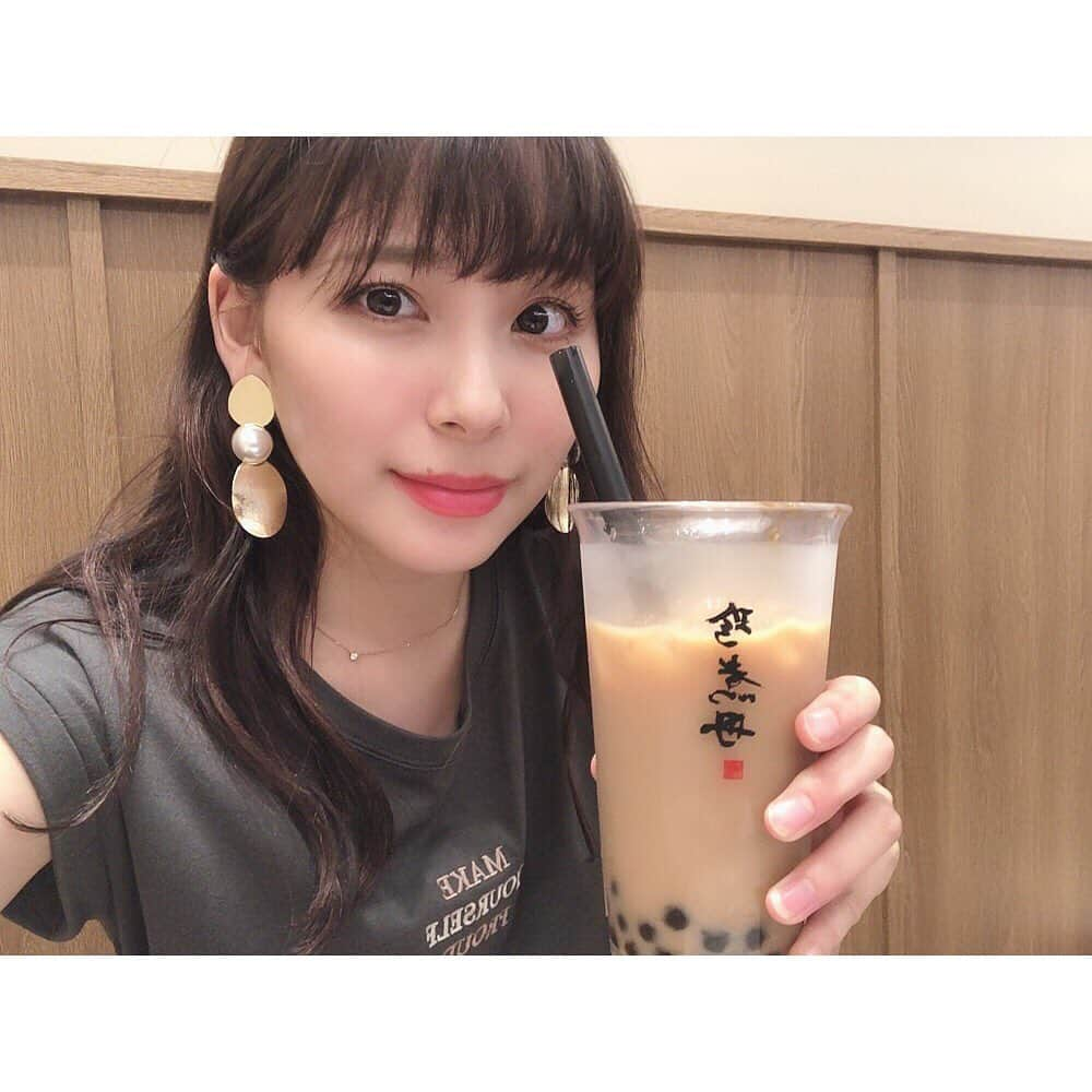 宮崎理奈さんのインスタグラム写真 - (宮崎理奈Instagram)「. . . 韓国でタピオカ飲んだー❤️ たまたま入ったお店がグランドオープン日だった！笑 中でゆっくり座って飲めるからいいね！！ . . . . #韓国 #明洞 #タピオカ #珍煮丹」7月14日 18時37分 - rina.miyazaki0221