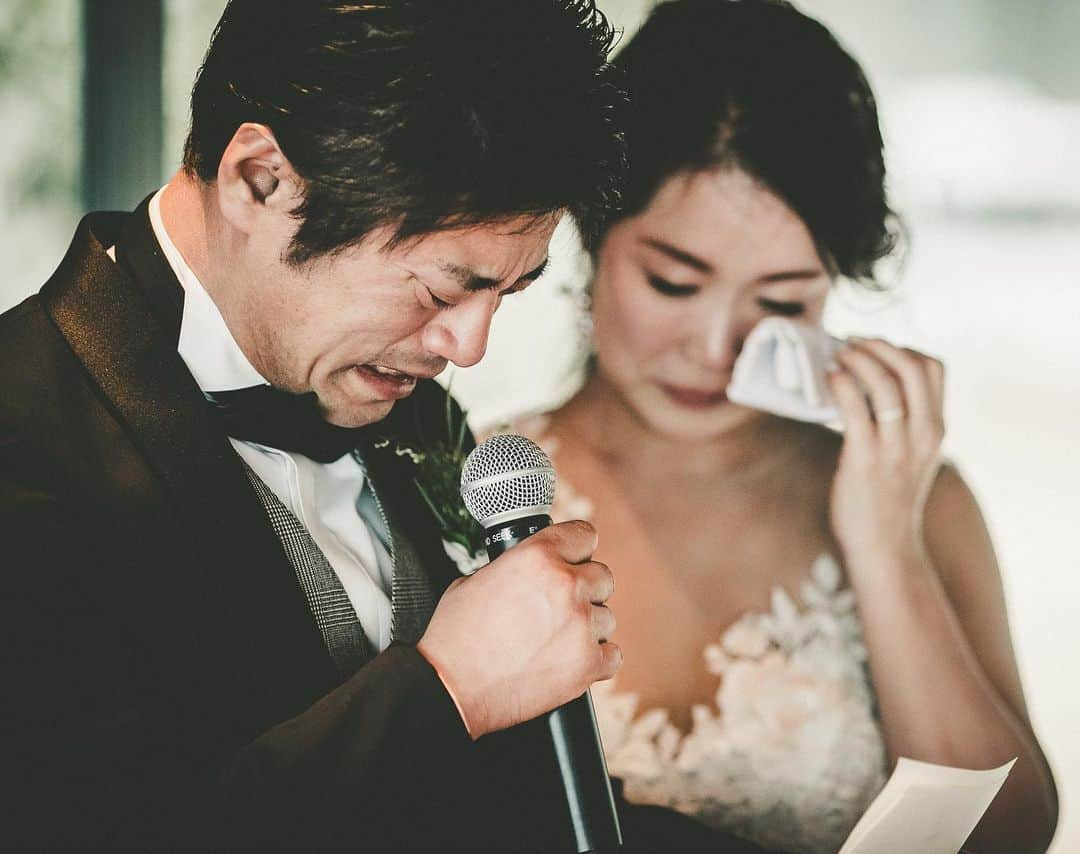 ラヴィ•ファクトリーさんのインスタグラム写真 - (ラヴィ•ファクトリーInstagram)「@laviefactory : 結婚式は家族がより家族になる日。 自分の大切な存在への愛を再確認できる日。 笑顔も涙も全てとっても美しいですね❖ —————— ラヴィファクトリー広島: @hiroshima_laviephotography Photographer:@hassyphotography AREA:JAPAN,HIROSHIMA, BellaVista —————— @laviefactoryをフォローして #laviefactory #ラヴィファクトリー のハッシュタグをつけて お写真を投稿してみてくださいね✳︎ . こちらの公式IG（@laviefactory） で取り上げさせていただきます✨ #wedding#weddingphotography #ラヴィファクトリー  #laviefactory #photo#生きる写真#ハートのある写真 #instawedding#結婚写真#ウェディング #ウェディングフォト #撮影指示書#ロケーションフォト #前撮り#プレ花嫁 #結婚準備#写真好きな人と繋がりたい #フォトウェディング#卒花 #おしゃれ花嫁#前撮り#後撮り #ウェディングニュース #プラコレ #家族愛 #bellavista #ベラビスタ」7月14日 18時39分 - laviefactory