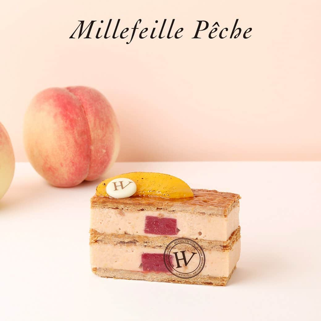 HUGO & VICTORさんのインスタグラム写真 - (HUGO & VICTORInstagram)「＼Millefeuille Pêche／ サクサクのパイ生地の重なりがやみつきになる味わいのミルフィーユ。 . 「クレームレジェール ペッシュ」という桃のピューレにカスタードとシャンティとゼラチンを合わせたクリームを合わせました。中央には赤すぐりからなる「グロゼイユソース」をしのばせて味にコントラストを付けました。 . 是非この機会にお試しください。 . ✴︎━━━━━━━━━━━━━━━━━━━━━━✴︎ ＜Millefeille Pêche(ミルフィーユ ペッシュ)＞ ＊販売価格：単品800円(税別) ＊販売店舗：全店で販売 ＊販売期間：発売中～8月27日(火) ✴︎━━━━━━━━━━━━━━━━━━━━━━✴︎ . . . #hugoetvictor #hugoandvictor #hugovictor #patissier #chocolatier #patisserie #chocolaterie #sweets #chocolat #cake #gift #gourmet #tokyogourmet #yummy #ユーゴアンドヴィクトール #チョコレート #パティスリー #ショコラトリー #ショコラ #アイスクリーム #グルメ #美味しい #スイーツ #東京グルメ #パティシエ #ショコラティエ #ペッシュ #chou #peche #桃」7月14日 18時51分 - hugovictor_jp