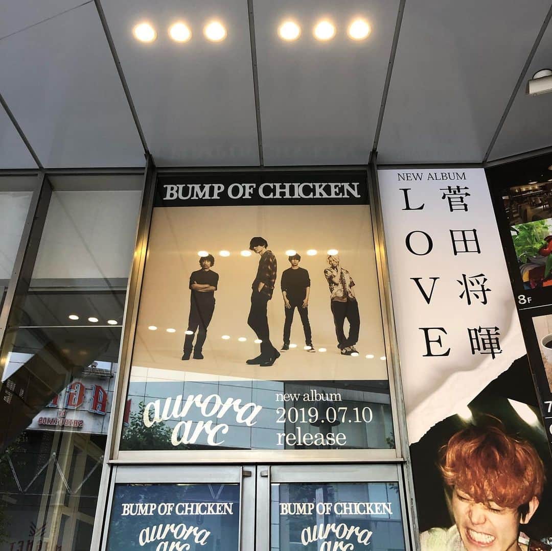デヴェンドラ・バンハートさんのインスタグラム写真 - (デヴェンドラ・バンハートInstagram)「Before you do a bump of chicken don’t forget that tomorrow’s the last day of the Tokyo Art Book Fair,Gracias to everyone that’s stopped by the @anteism_books booth! And every booth for that matter! P.s Recycle or DIEEEE!😘 buona notte Pimpa!💋」7月14日 18時59分 - devendrabanhart