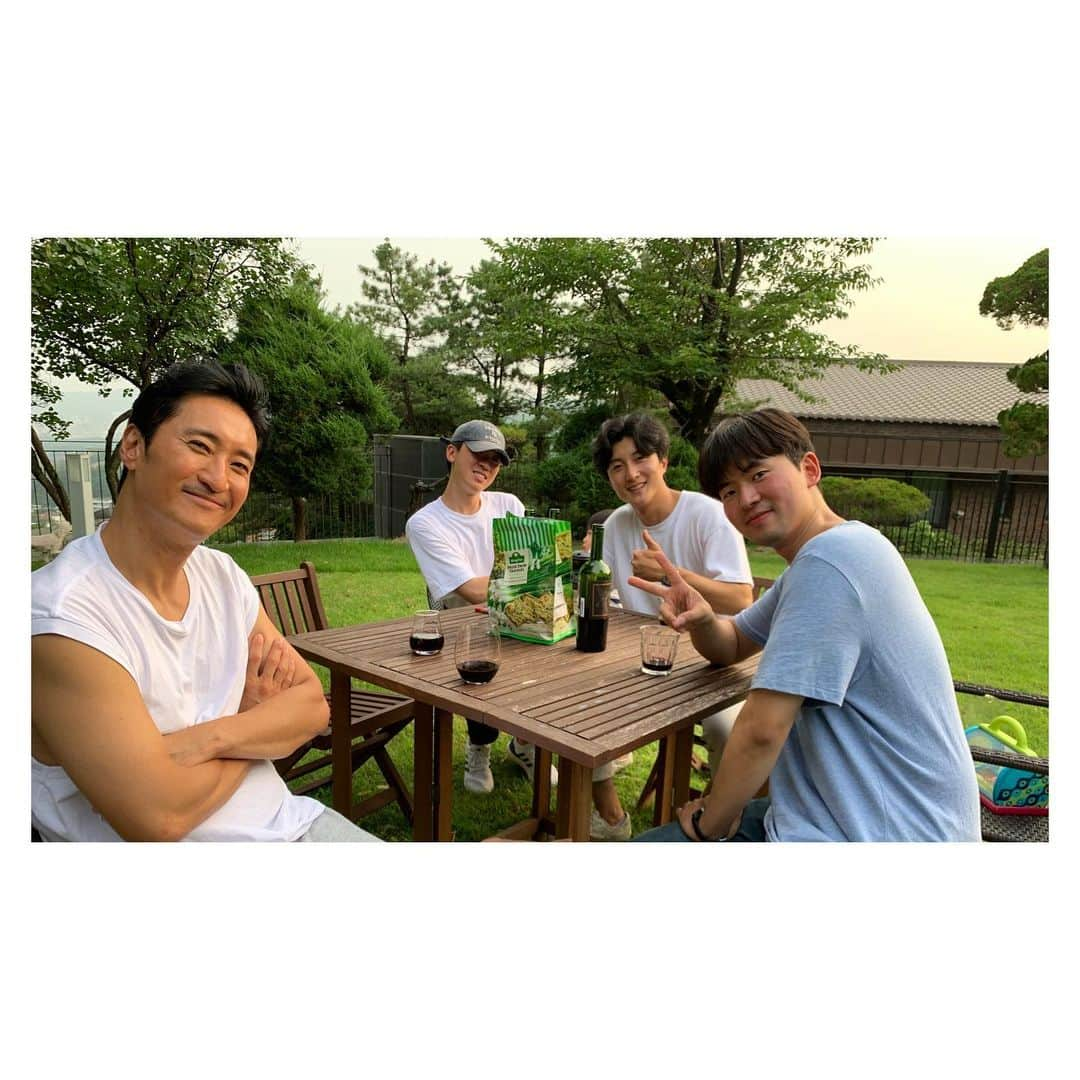 シン・ヒョンジュンさんのインスタグラム写真 - (シン・ヒョンジュンInstagram)「제자들아... 미안해... 하나도 안 반가워... 나도 좀 쉬자 ...」7月14日 19時08分 - _shinhyunjoon_