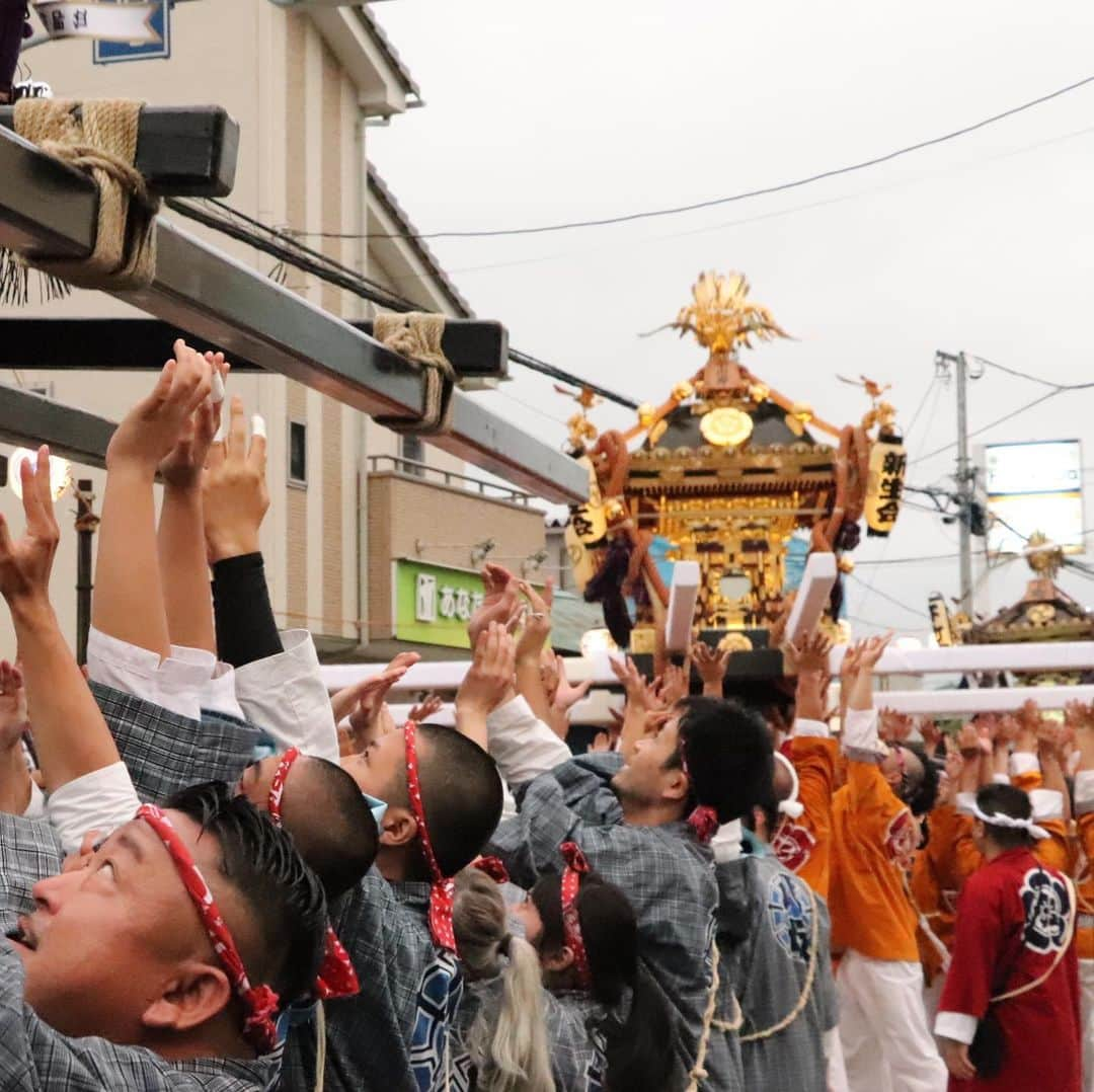 さいたまつりさんのインスタグラム写真 - (さいたまつりInstagram)「吉川市の「吉川八坂祭り」では、複数の町会が合わさっての神輿の投げ上げに、会場が大歓声！  #さいたまつり #山車 #神輿 #埼玉 #festival #祭り #saitamatsuri #お祭り #写真好きな人と繋がりたい #ファインダー越しの私の世界 #お祭り写真 #お祭り写真部 #吉川 #yoshikawa」7月14日 19時20分 - saitamatsuri