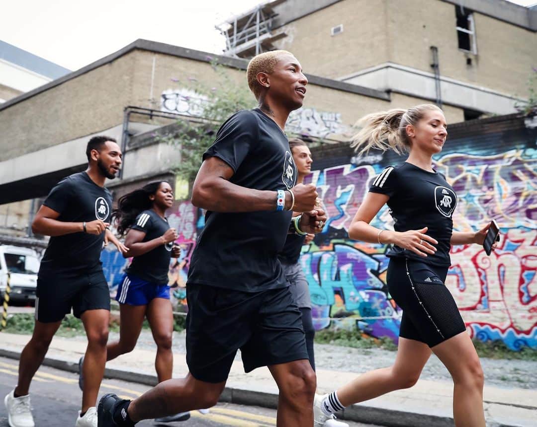 adidas UKさんのインスタグラム写真 - (adidas UKInstagram)「“Running for something so much bigger than yourself” - Last night @Pharrell took to the streets of London with @adidasrunning⁣ ⁣ Following the #SolarHu event in Shoreditch, Pharrell and the community headed out to test the new collection.」7月14日 19時21分 - adidaslondon
